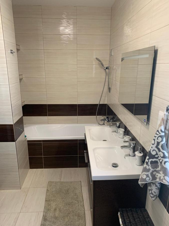 Modern 2 Bed House Near Bratislava With Parking Apartamento Rovinka Exterior foto