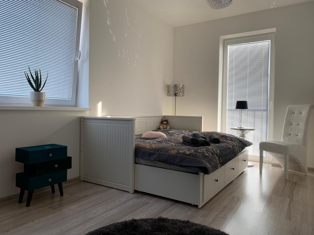 Modern 2 Bed House Near Bratislava With Parking Apartamento Rovinka Exterior foto