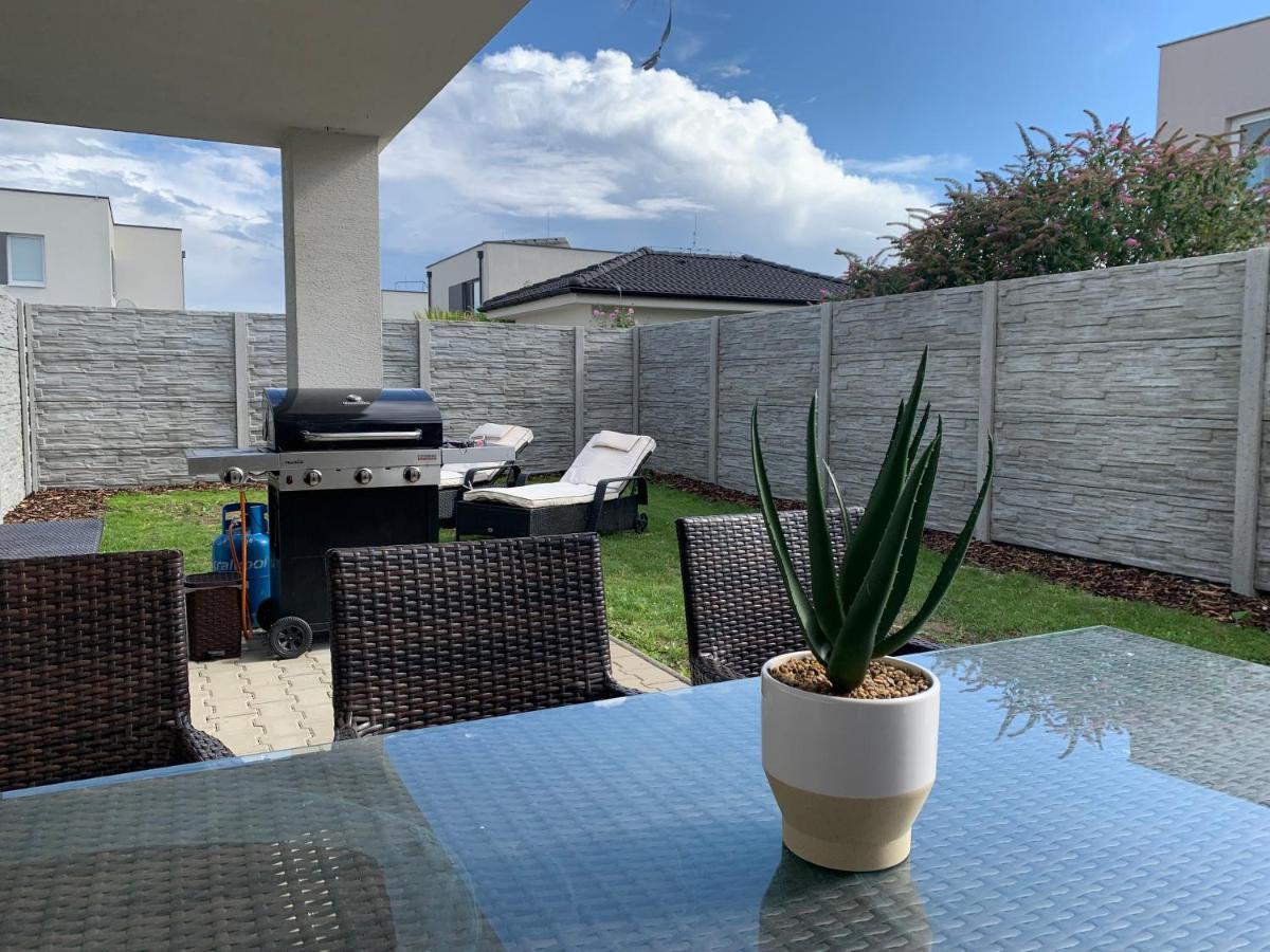 Modern 2 Bed House Near Bratislava With Parking Apartamento Rovinka Exterior foto